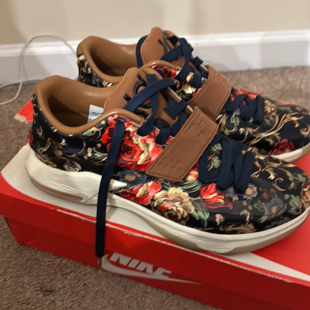 KD 7 Auntie Pearl Floral! Size 10